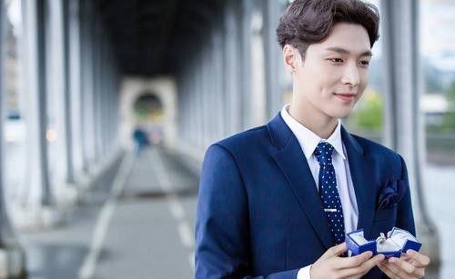 张艺兴肖战最新爆料,揭秘娱乐圈幕后真相